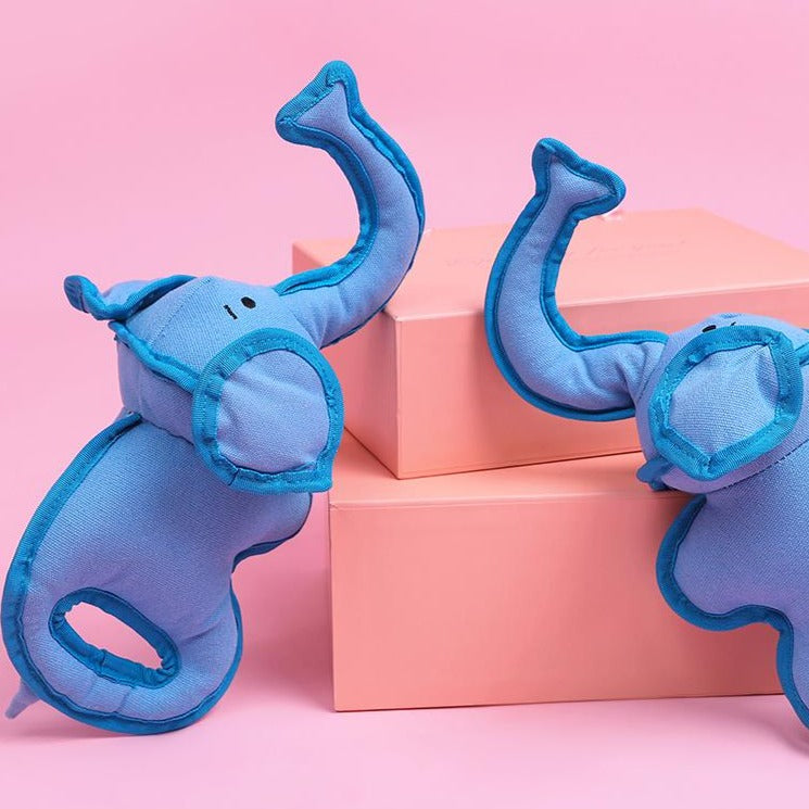 Dogs sound toy elephants to solve the suffocating artifacts